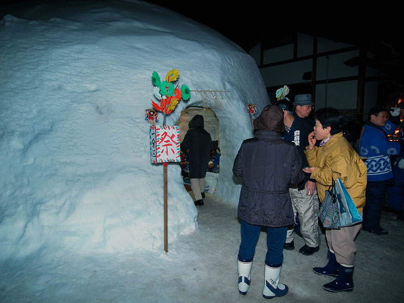 雪国ならではの大きなかまくら