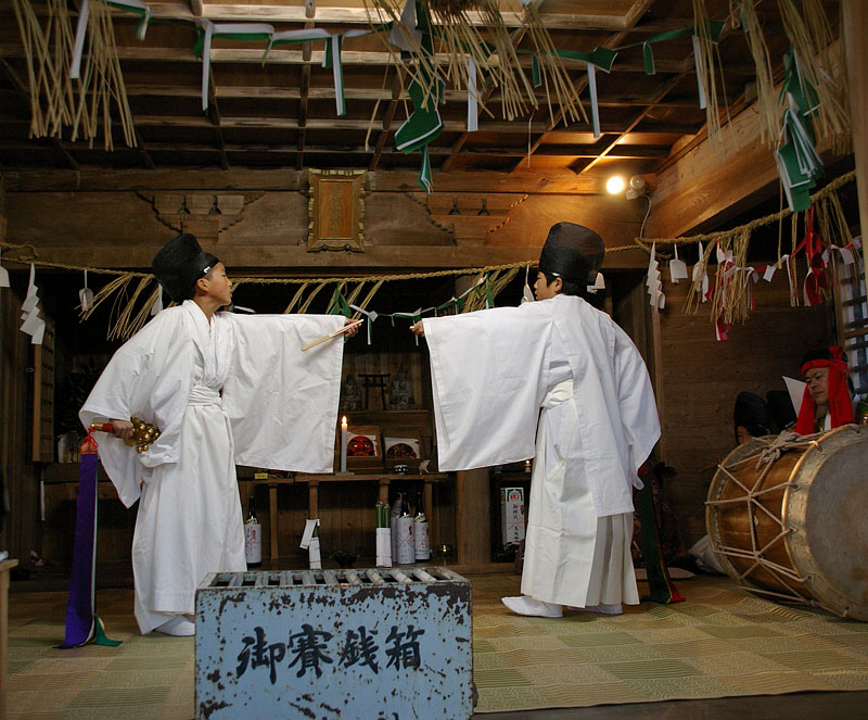 逢初天神での宮神楽