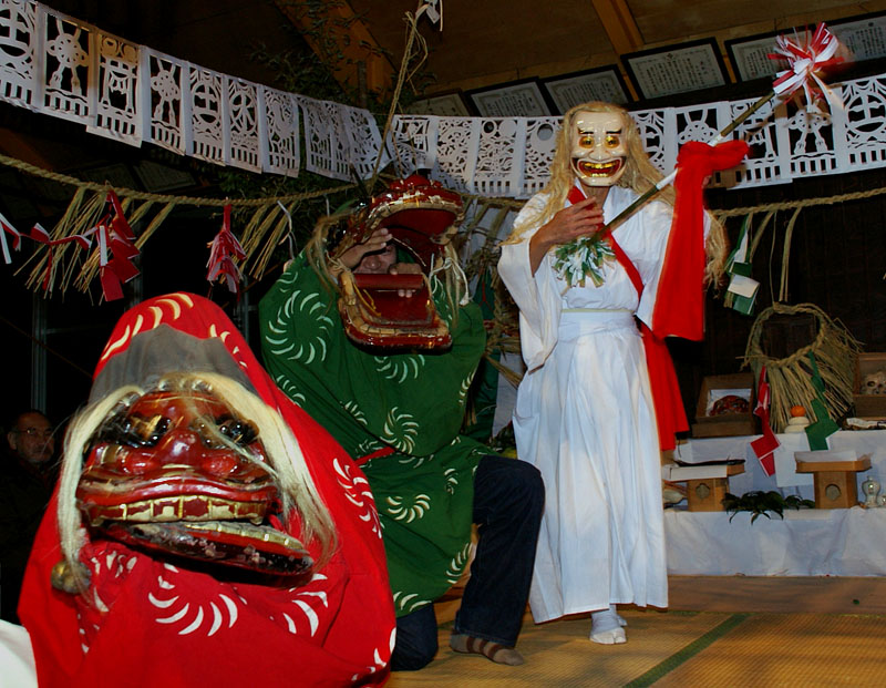 山の神と二頭の獅子