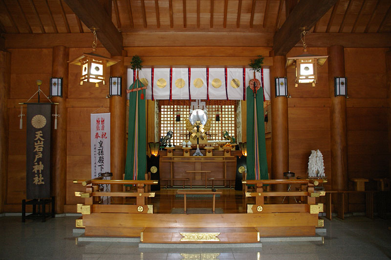 拝殿の内部