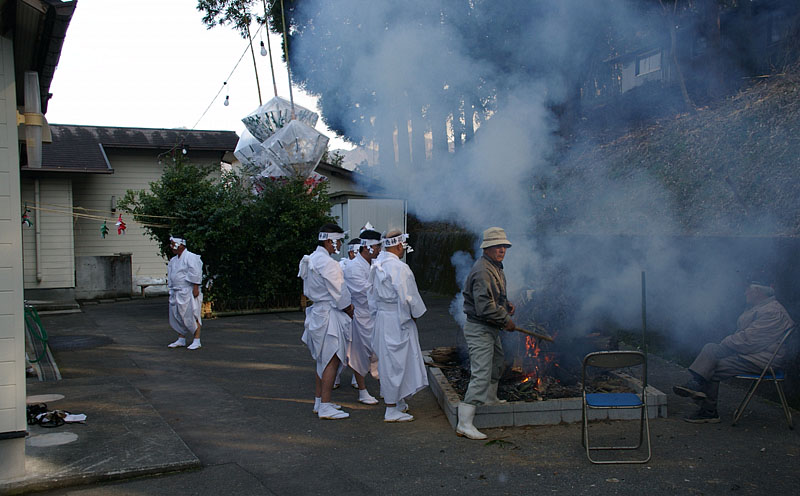 下川登公民館の裏側