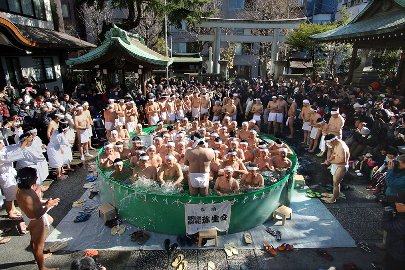 二手に分かれて第一陣の水浴 11:20