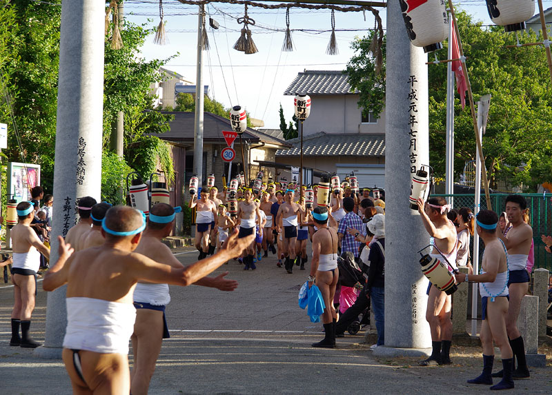 【壱】 新町流の宮入り 〜太鼓に合わせて進入〜 18:15