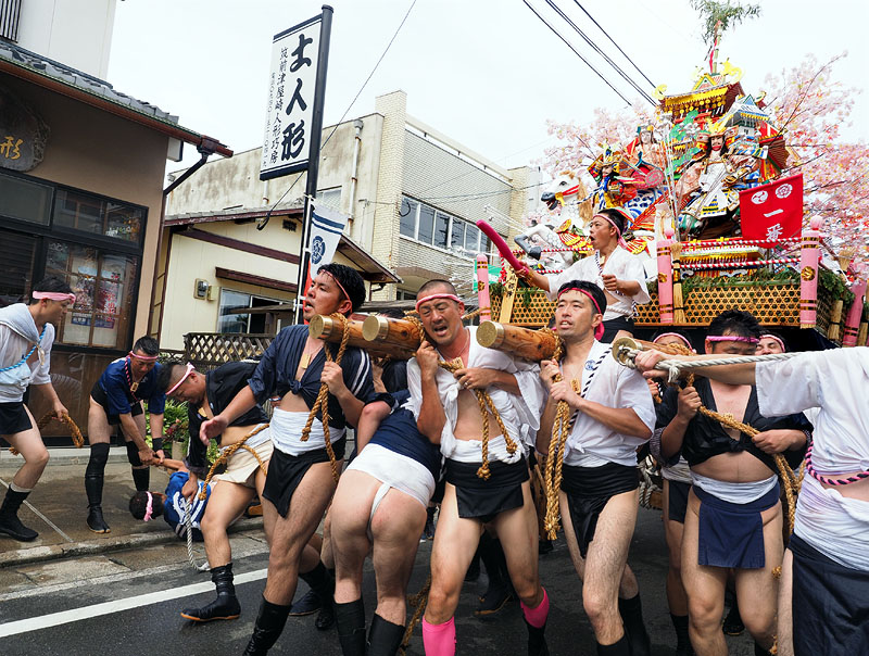 【拾六】 一番山北流の追い山 〜左右の一番棒の間から入る〜 09:12:20