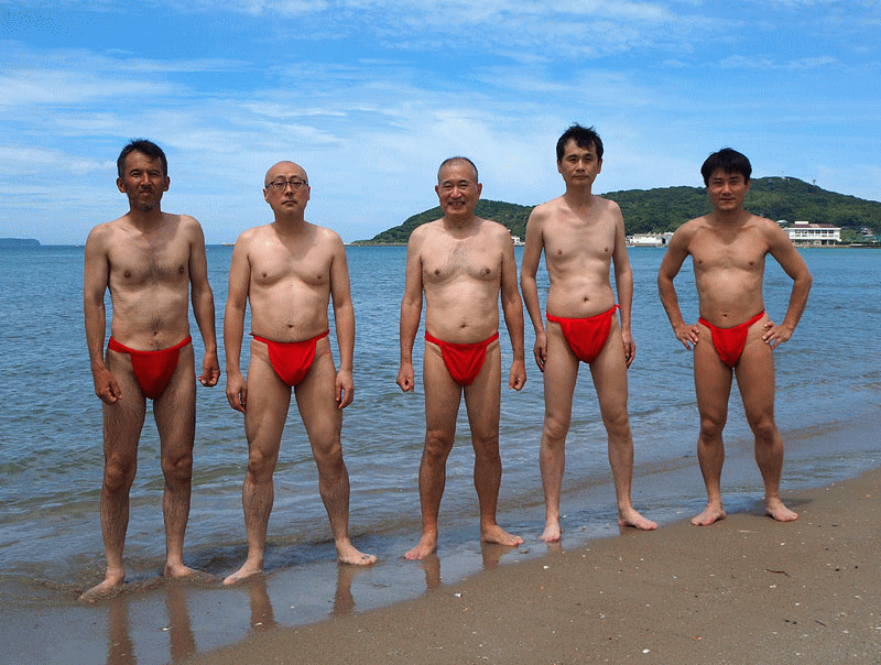 津屋崎海岸で赤褌水浴を楽しむ（アニメーション）　11:12