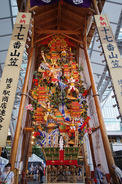 博多駅商店連合会の飾り山笠(表)