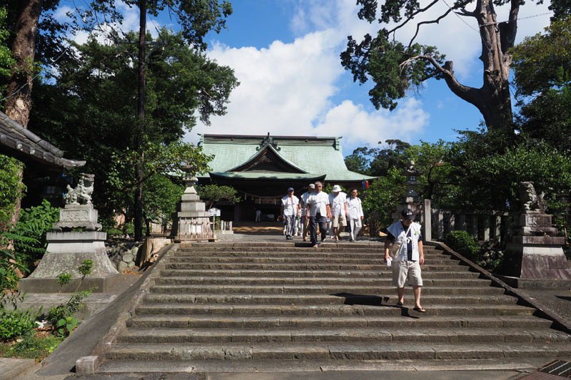 見付天神をあとにする氏子たち
