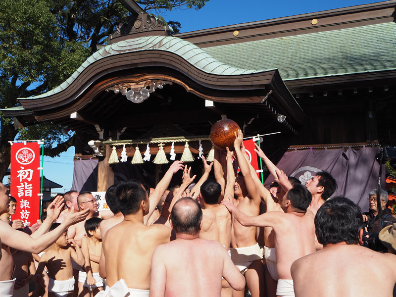 神前で玉せり 11:04