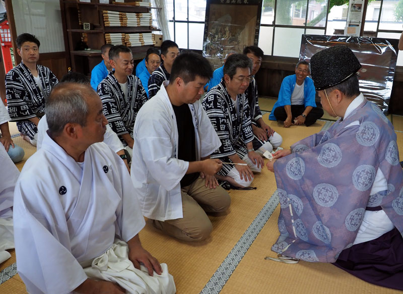 最初に「順番くじ」を引く岡流