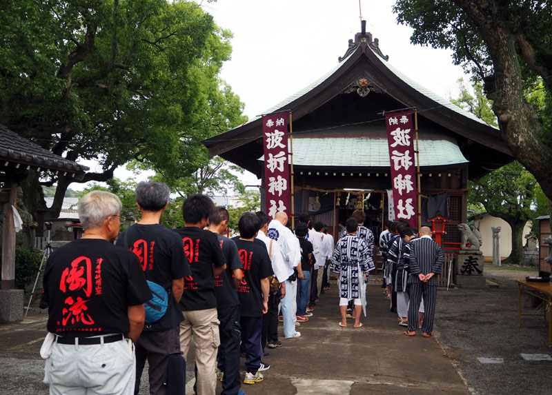 山笠籤とり式の結果を待つ