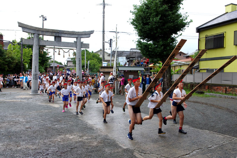 【壱】 二番山岡流の宮入り 〜先走りの子供たちの入場!〜 08:16