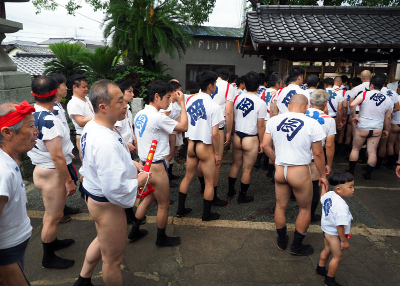 【拾五】 二番山岡流の宮入り 〜手水舎に向かう〜