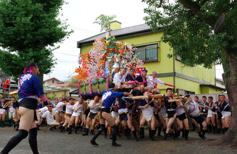 【六】 三番山北流の宮入り 〜黄色の家の前で右旋回!〜