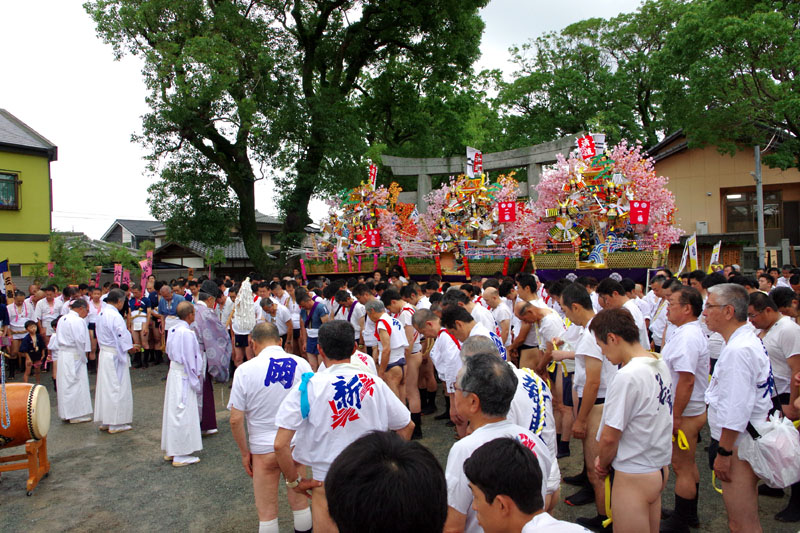 麻生藤七宮司によるお祓い 08:35