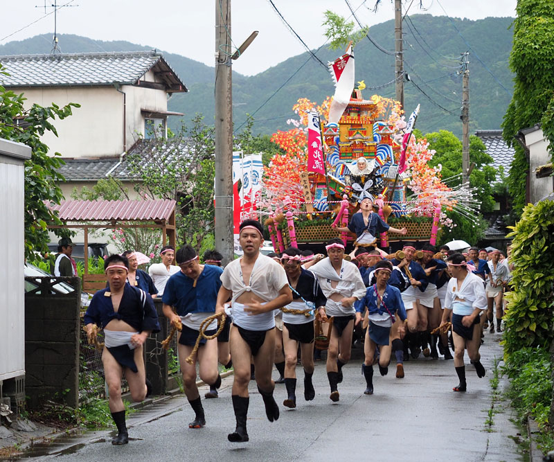 【九】 三番山北流の宮出し