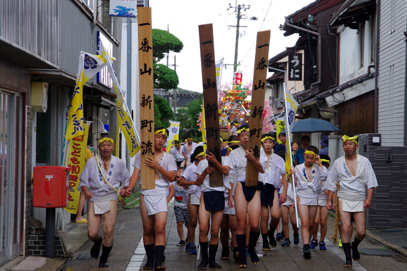 【弐】 一番山新町流の追い山 ~招き板を持つ先頭集団~