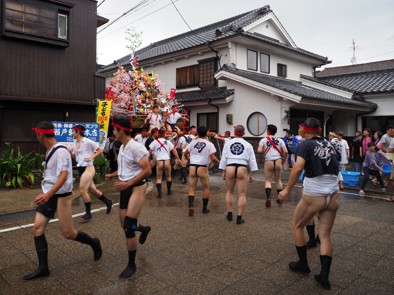 【弐】 二番山岡流の追い山 ~豊村酒造前で右折~