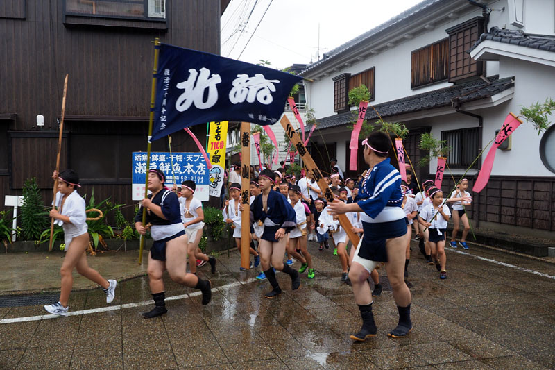 【壱】 三番山北流流の追い山 ~豊村酒造前の先頭集団~ 09:11