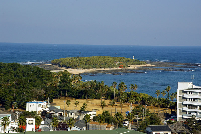 日向灘に突き出た青島