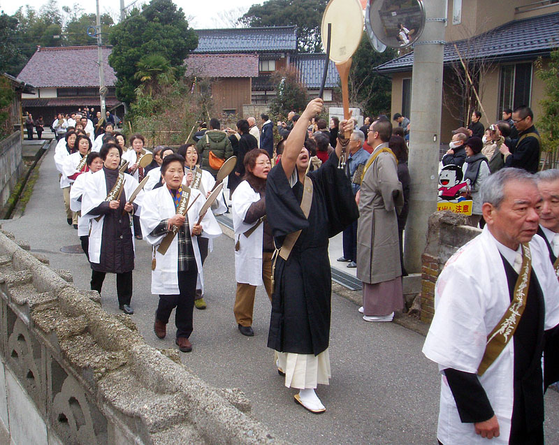 団扇太鼓の行進