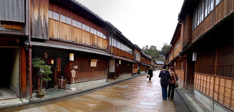 江戸時代の街並みがそっくり残る「ひがし茶屋街(ひがし郭)」