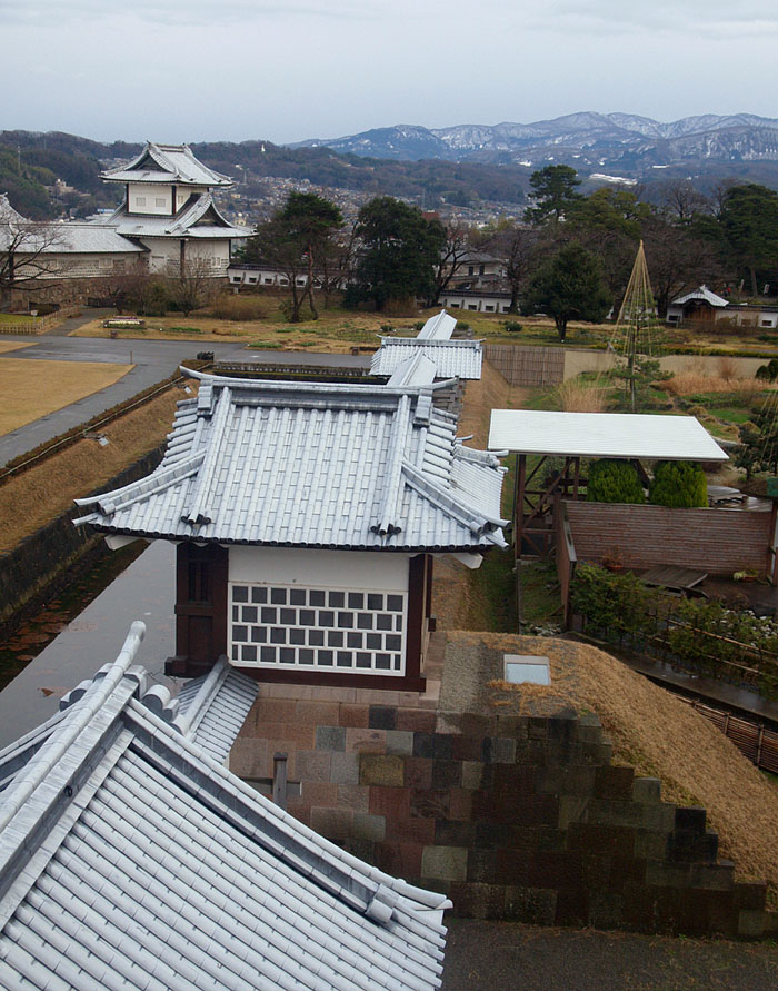 橋爪門続櫓から石川門を望む