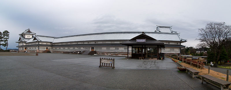五十間長屋と菱櫓