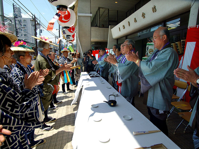大祭本部で青梅締め/青梅市民会館