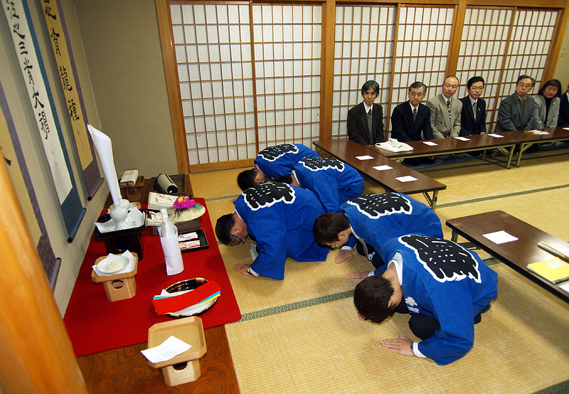 床の間に飾られた拍子木一式