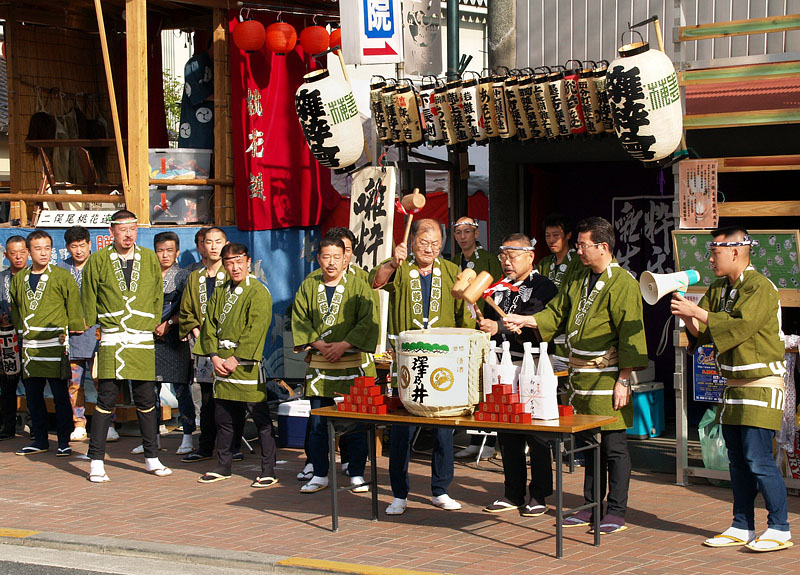 青梅の地酒「澤乃井」の鏡開き