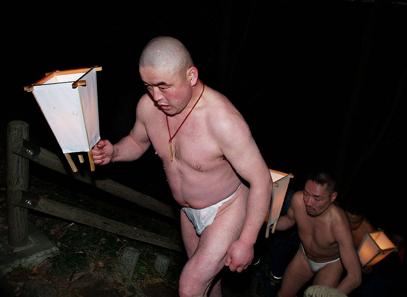 厳しい表情