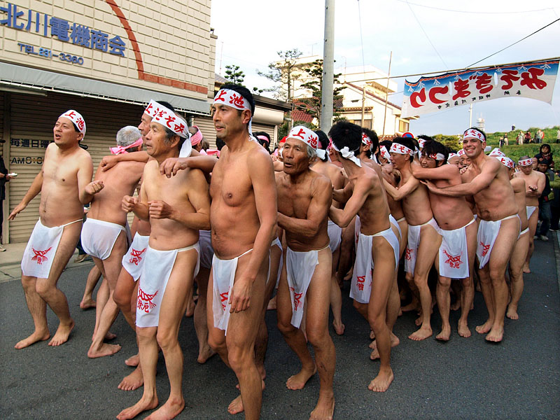 参道に戻った集団