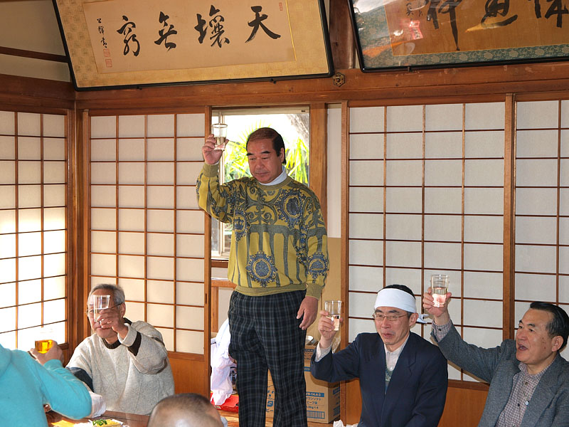 弥生会・青柳会長の挨拶と乾杯