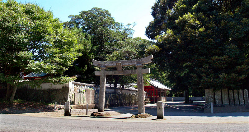 櫛来社石鳥居