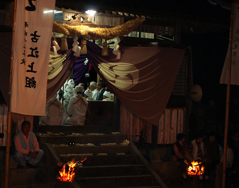 拝殿における神事