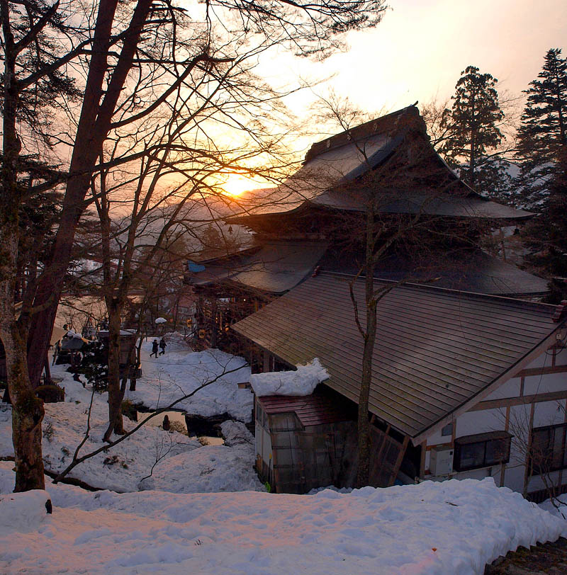 夕日の圓蔵寺本堂