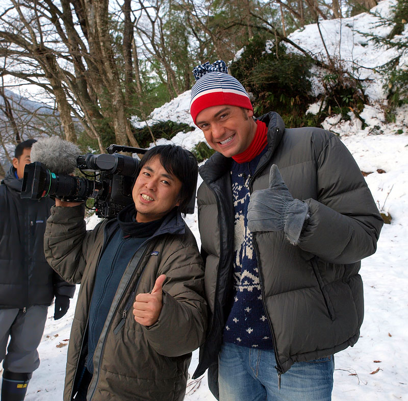 NHKカメラマンとジェイソンさん（32歳）