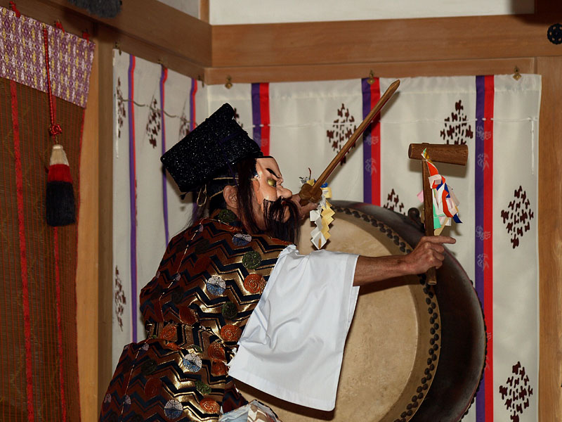 太太神楽の「鍛冶」/神楽殿
