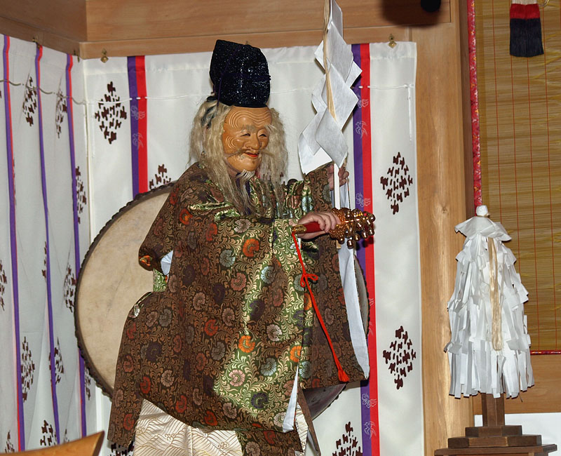 太太神楽の「奉弊」/神楽殿