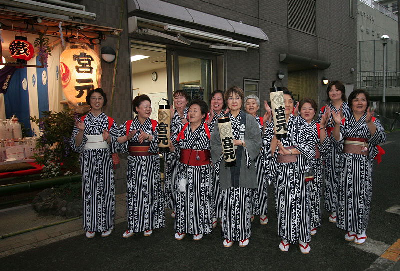 浴衣・茜襷の婦人部
