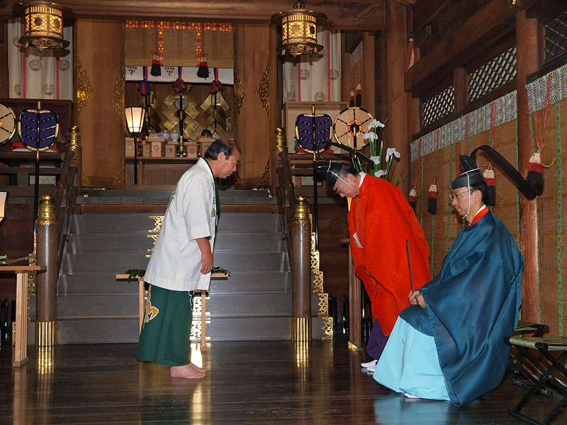 青柳晴男弥生会会長の玉串奉奠
