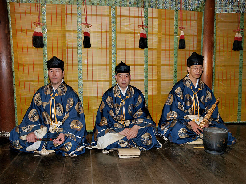 横笛、篳篥、笙の楽士たち