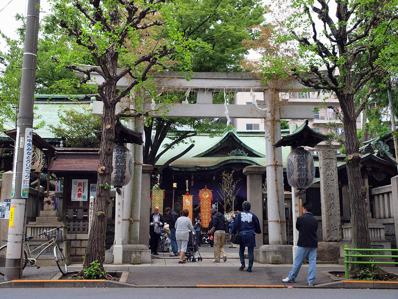 新緑の鐵砲洲稲荷神社