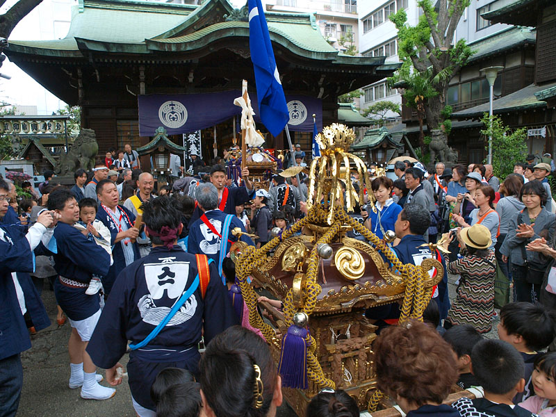 宮入した入船一丁目子供神輿