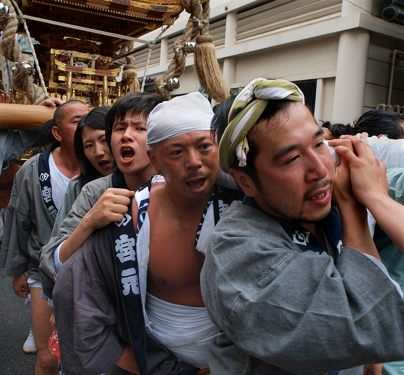 汗と熱気の宮元神輿