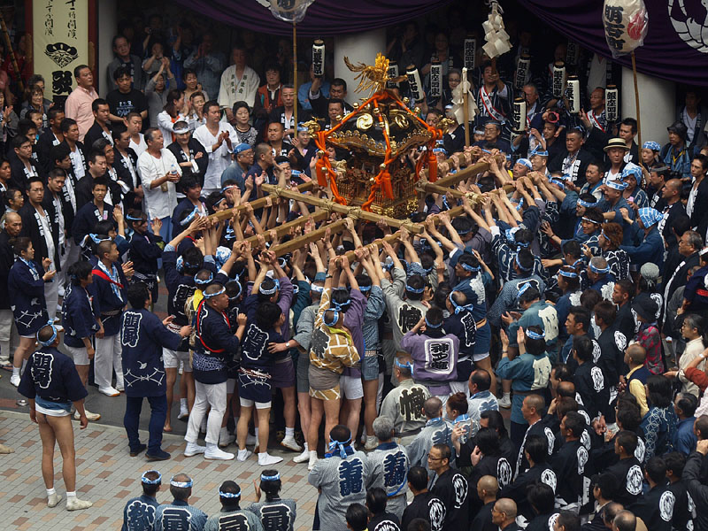 明石町の神輿差し
