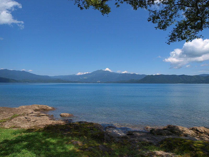 夏の田沢湖と秋田駒ヶ岳