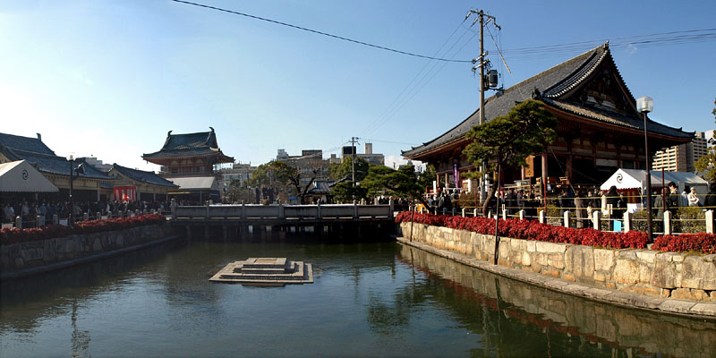 亀ノ池(東側)・石舞台・六時堂(北側)