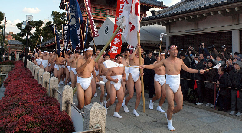 東から白梵天を持つ白組が登場