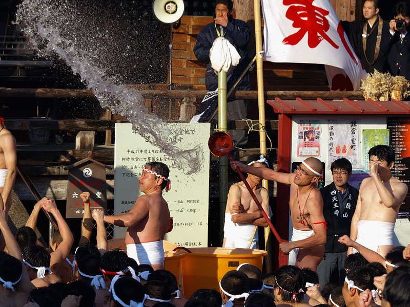 白組の水掛役